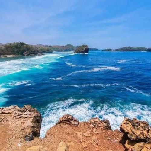 Wisata Pantai Peh Pulo Blitar – Surga Outbound & Snorkeling